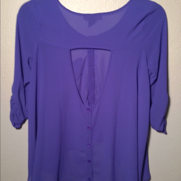 Small material girl top with cut out back - Picture 6 of 6